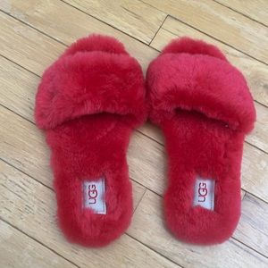 Hot pink fuzzy ugg slipper